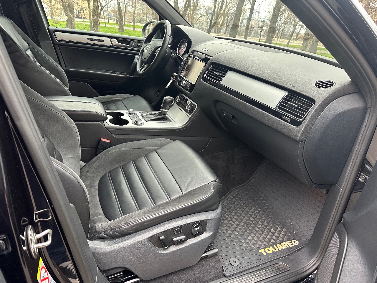 Volkswagen Touareg - фото 8