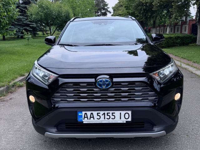 Toyota RAV4 - фото 1
