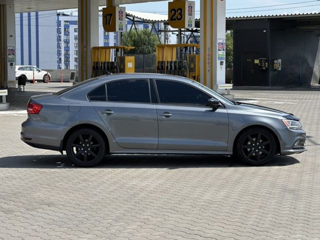 Volkswagen Jetta - фото 4