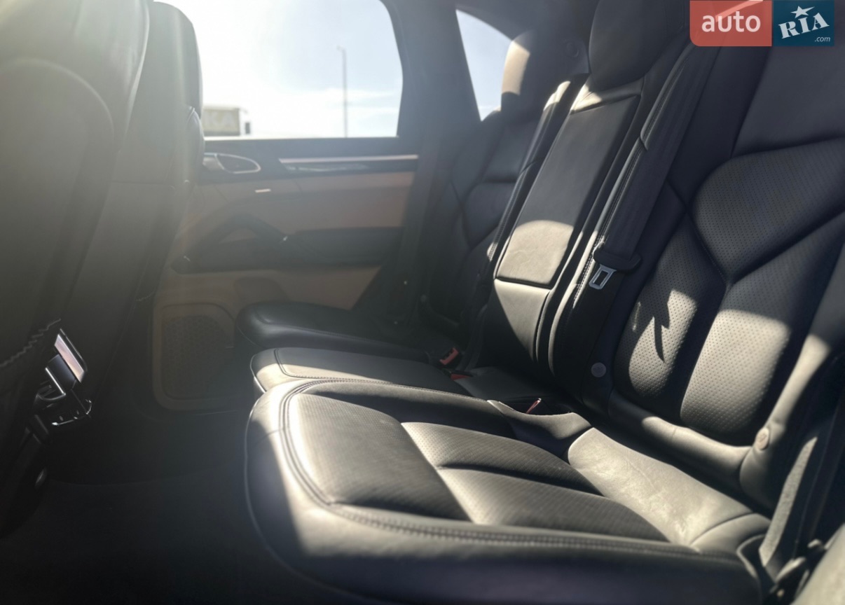 Porsche Cayenne - фото 12