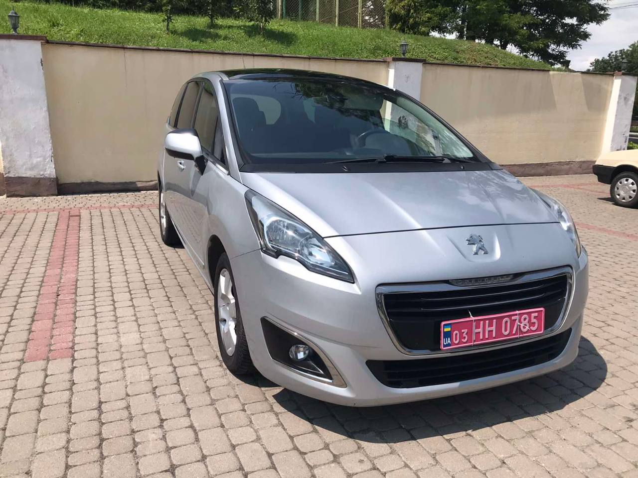 Peugeot 5008 - фото 1