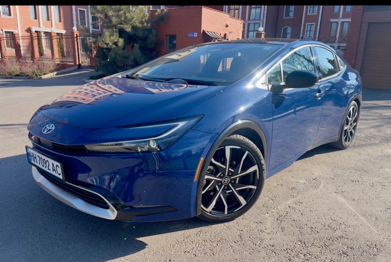 Toyota Prius - фото 1