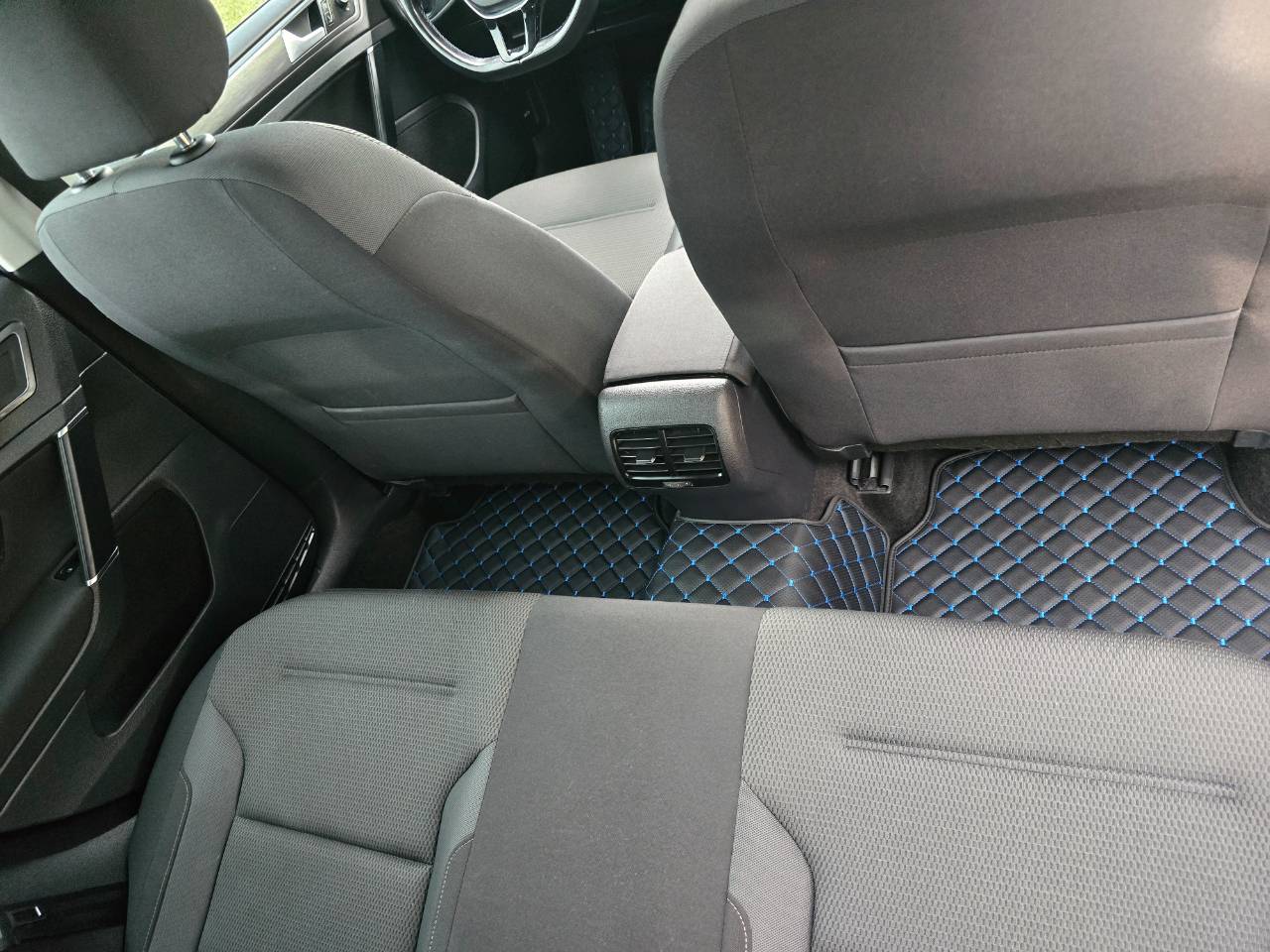 Volkswagen Golf - фото 25