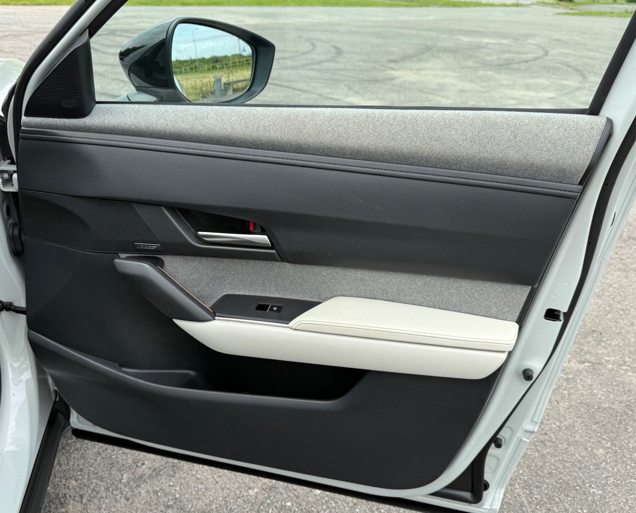 Mazda MX-30 - фото 27