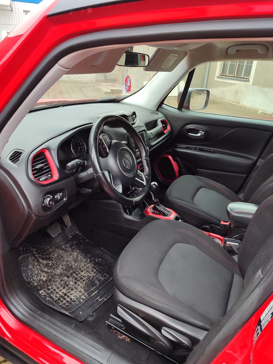Jeep Renegade - фото 15