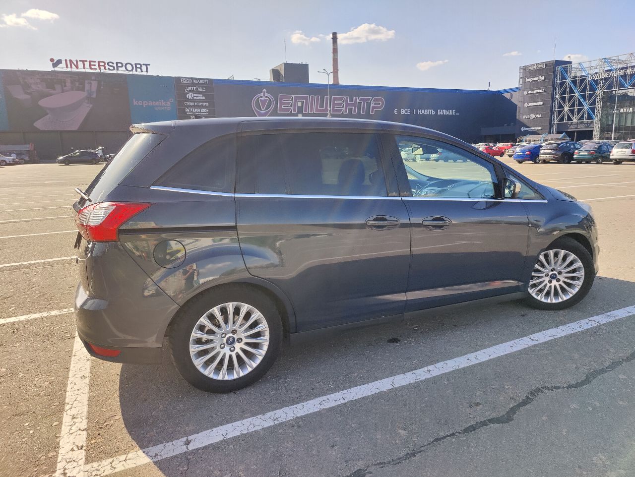 Ford C-MAX - фото 9