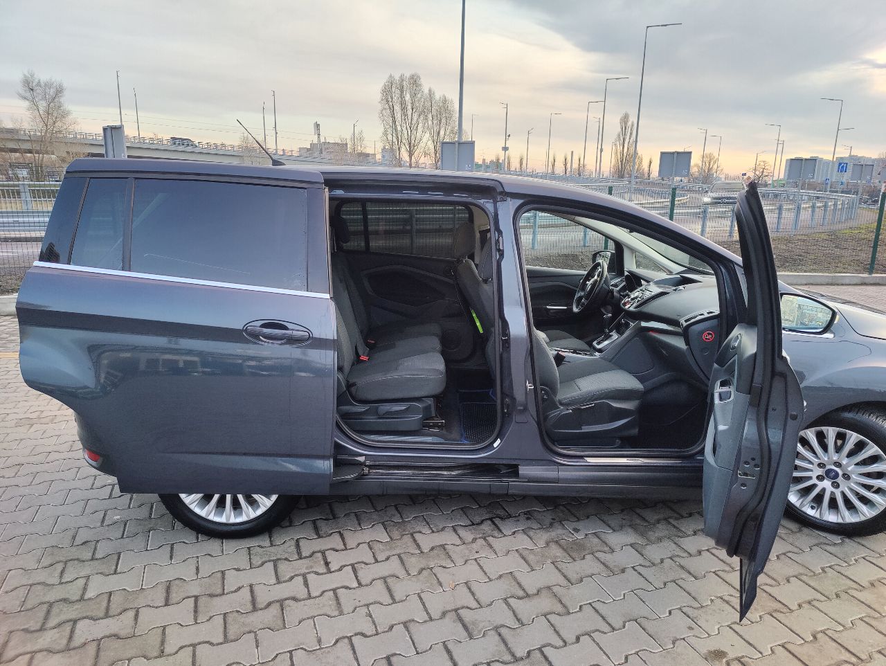 Ford C-MAX - фото 16