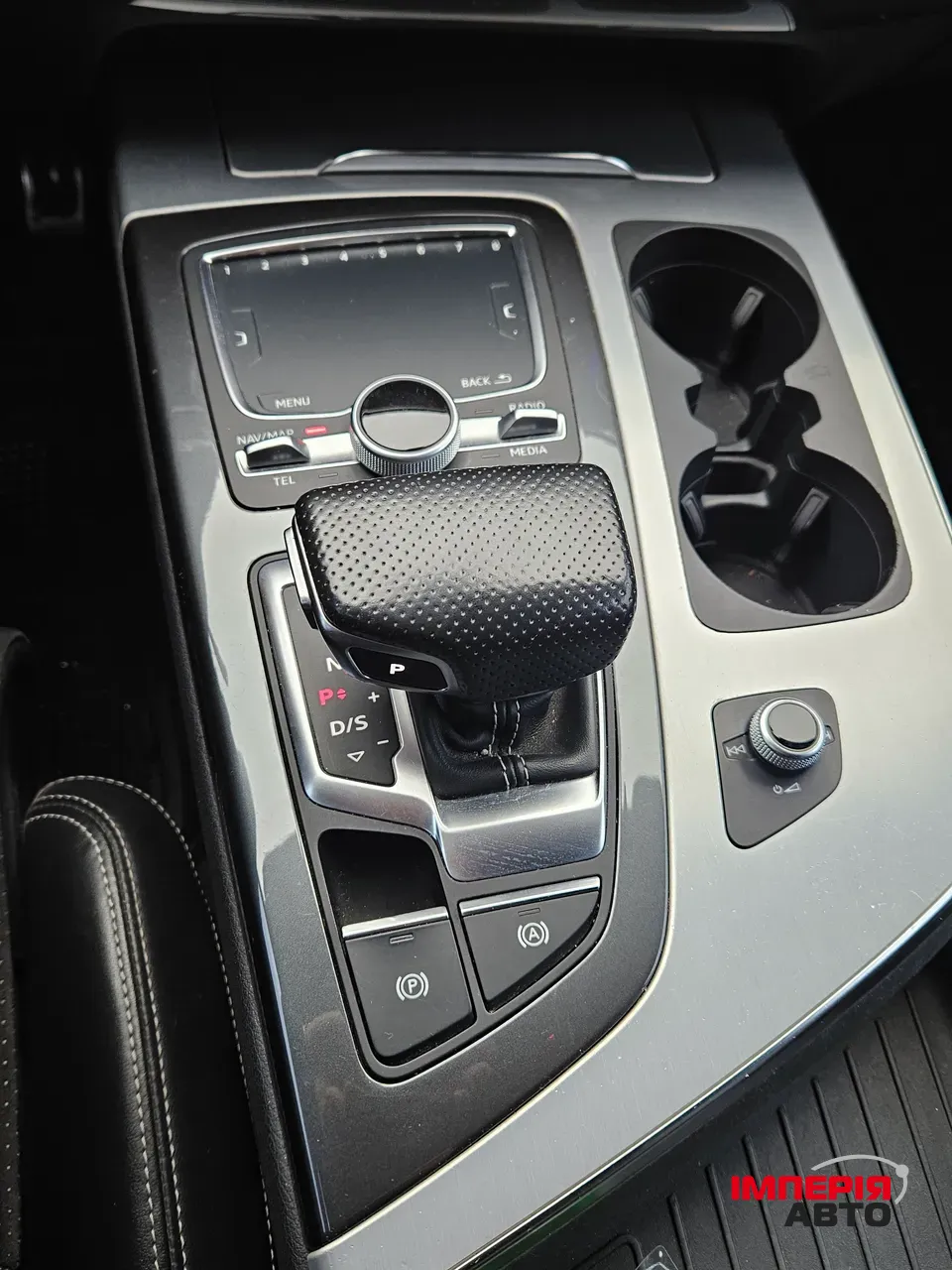 Audi Q7 - фото 48