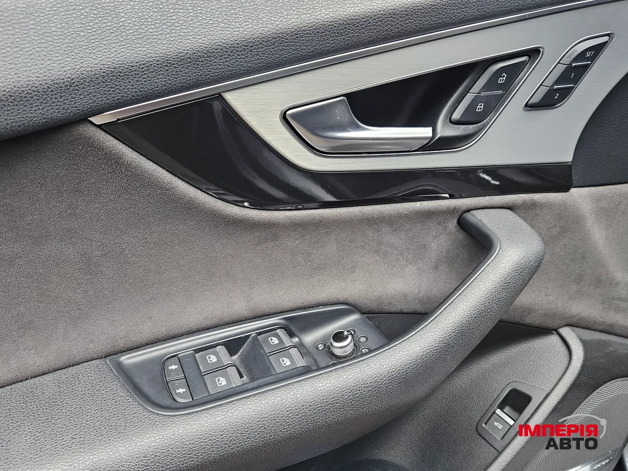 Audi Q7 - фото 34