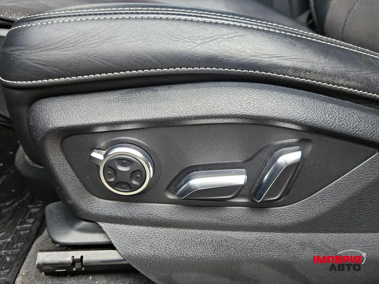 Audi Q7 - фото 36