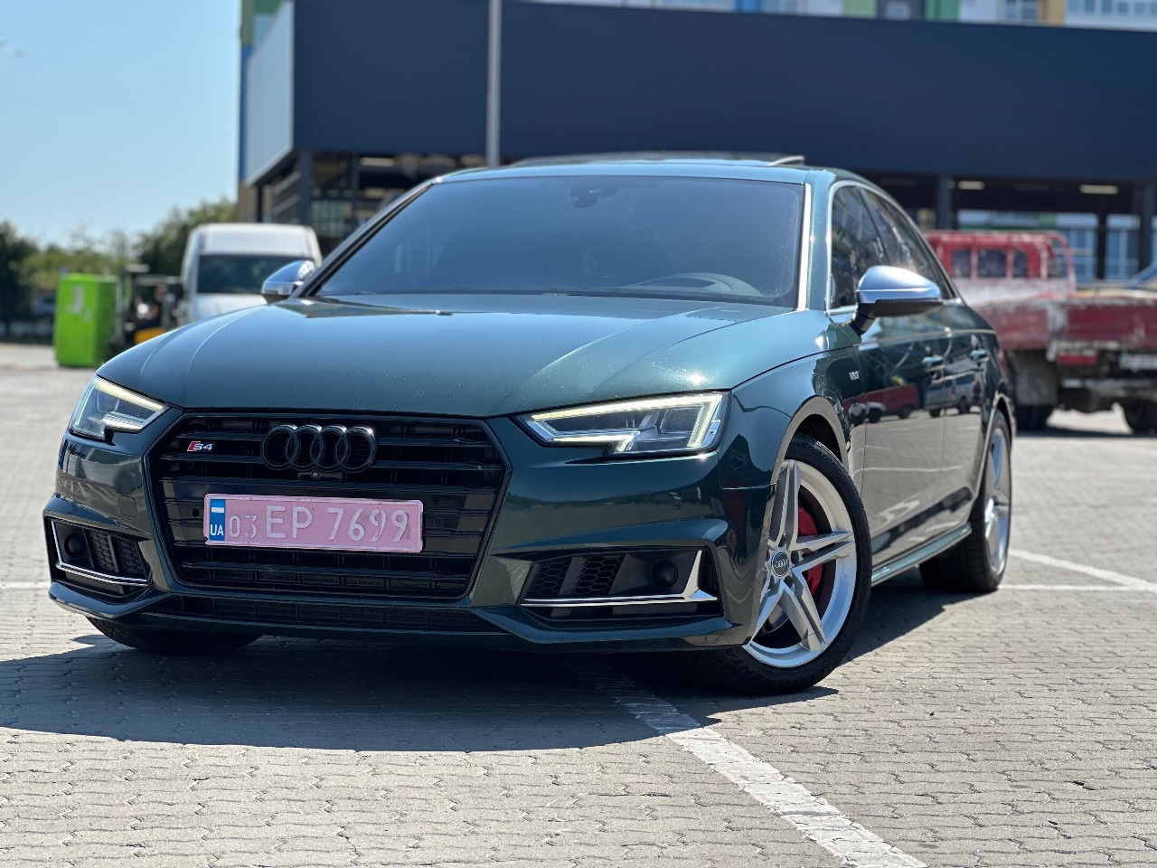 Audi S4 - фото 1
