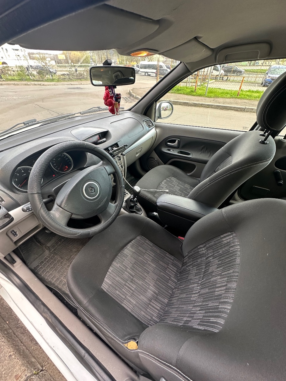 Renault Symbol - фото 4