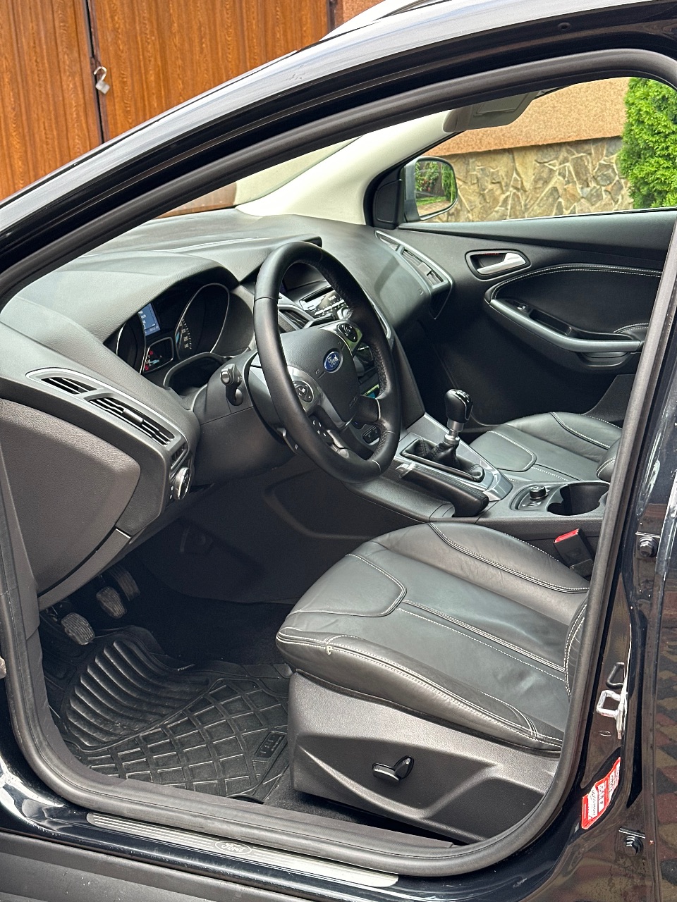 Ford Focus - фото 8