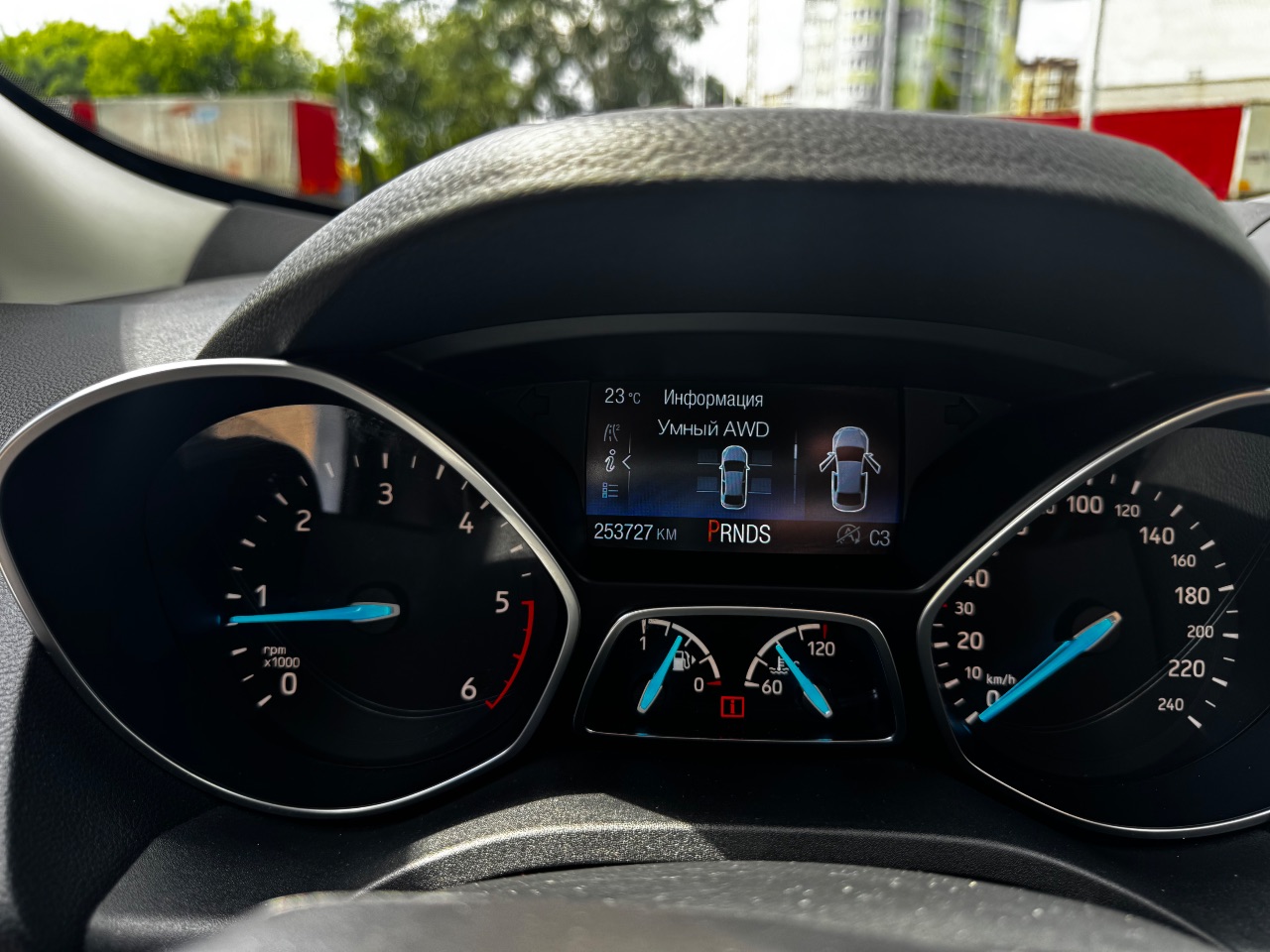 Ford Kuga - фото 17