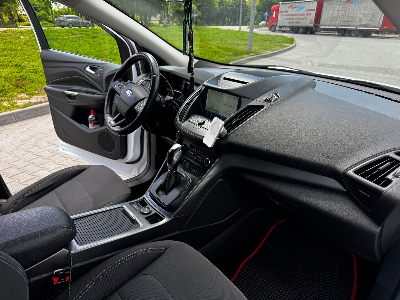 Ford Kuga - фото 11