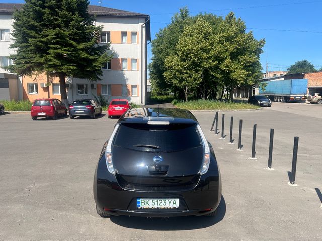 Nissan Leaf - фото 1