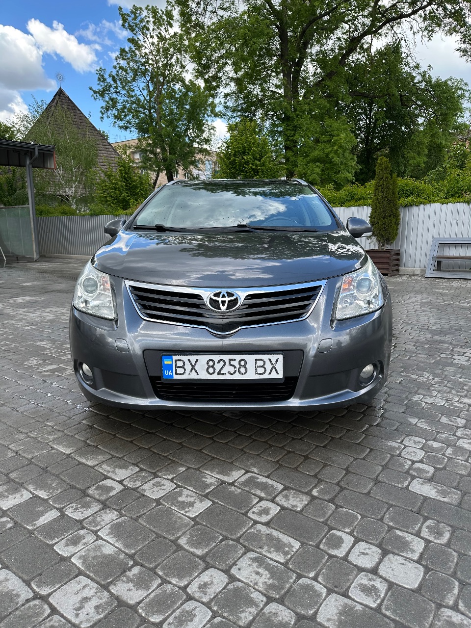 Toyota Avensis - фото 2