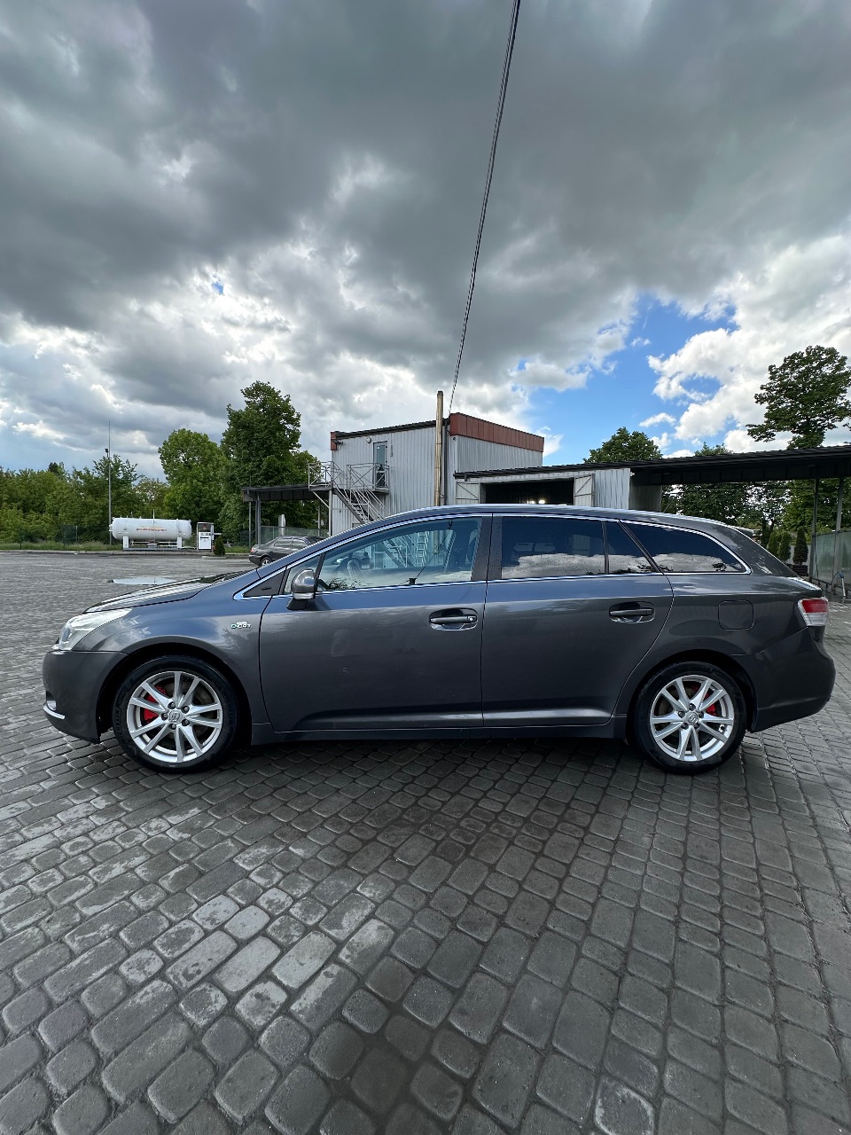 Toyota Avensis - фото 4