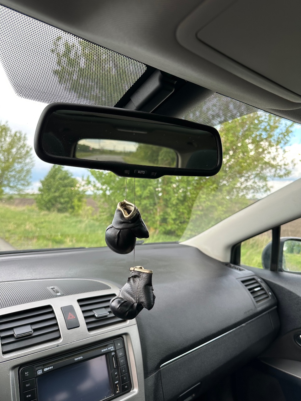 Toyota Avensis - фото 12