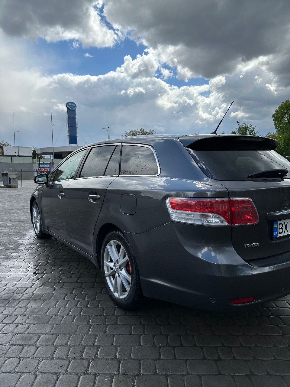 Toyota Avensis - фото 5