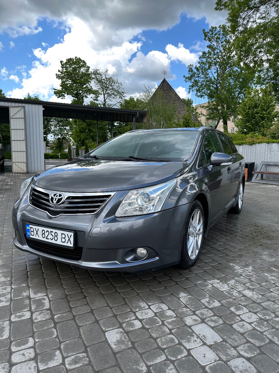Toyota Avensis - фото 1