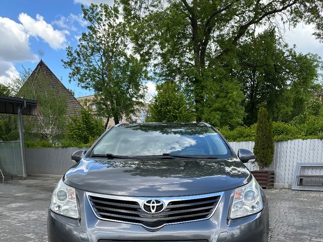 Toyota Avensis - фото 2
