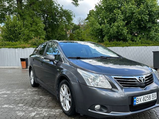 Toyota Avensis - фото 3