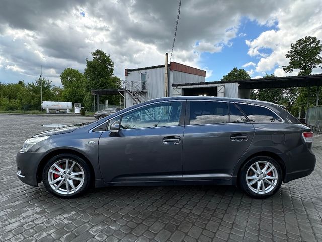 Toyota Avensis - фото 4
