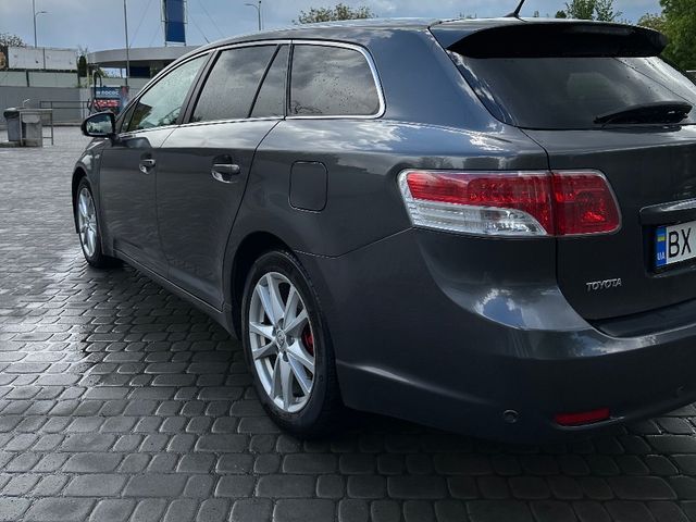 Toyota Avensis - фото 5