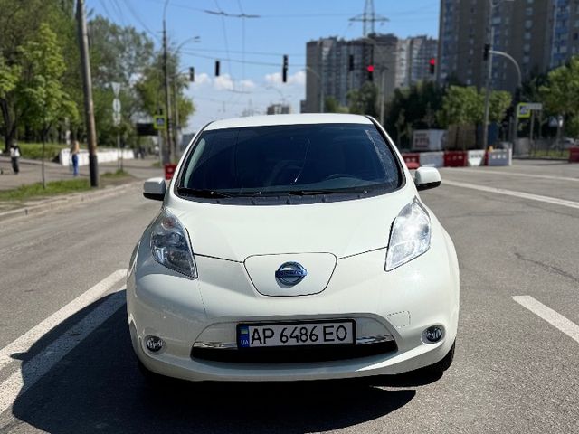 Nissan Leaf - фото 1