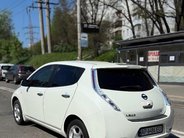 Nissan Leaf - фото 2