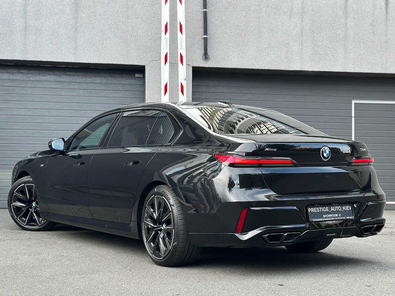 BMW 7 серії - фото 71