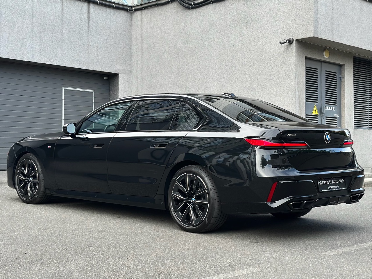 BMW 7 серії - фото 27