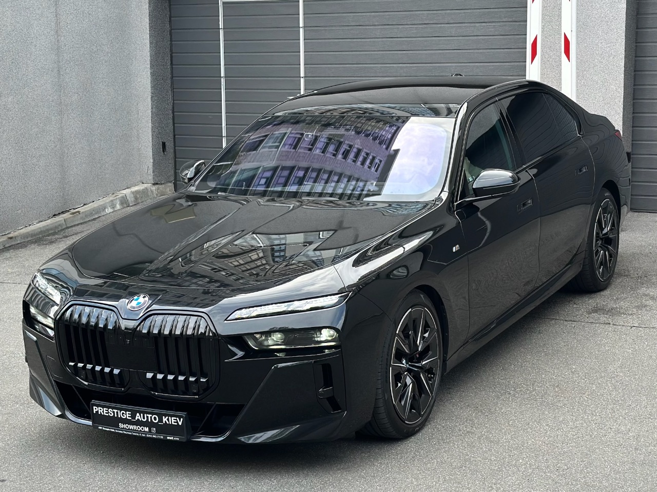 BMW 7 серії - фото 56