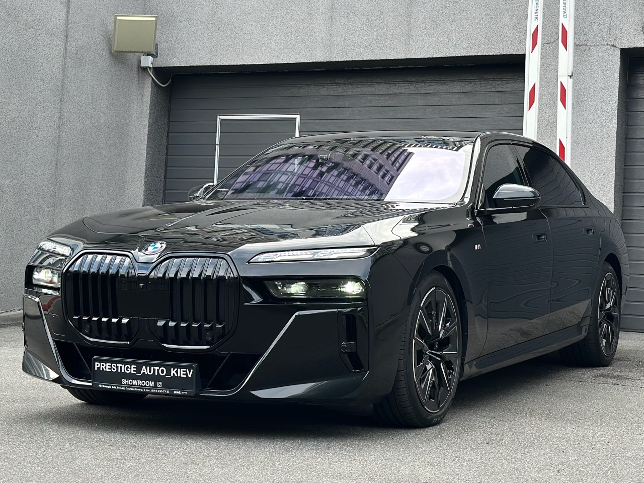 BMW 7 серії - фото 3