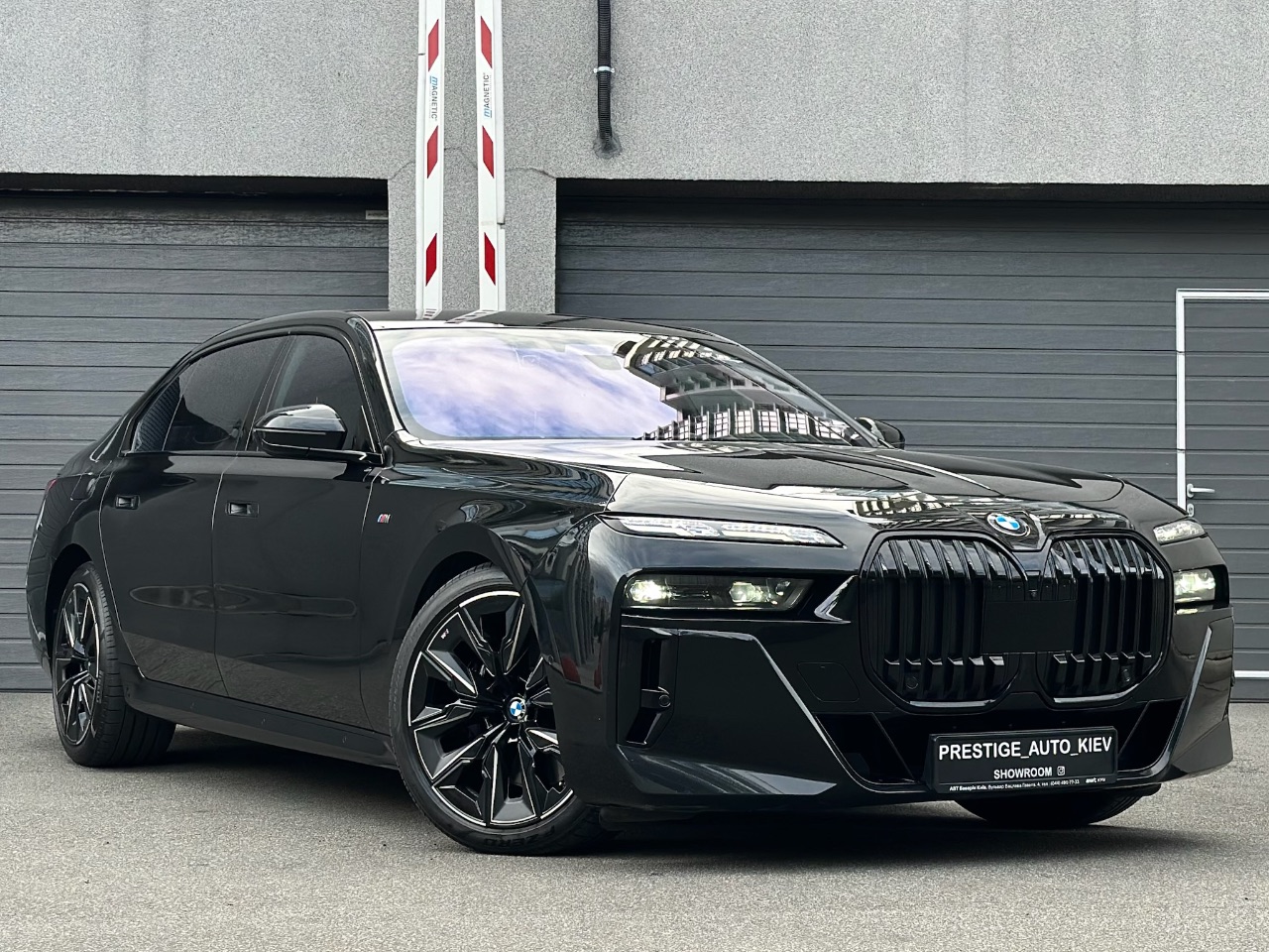 BMW 7 серії - фото 47