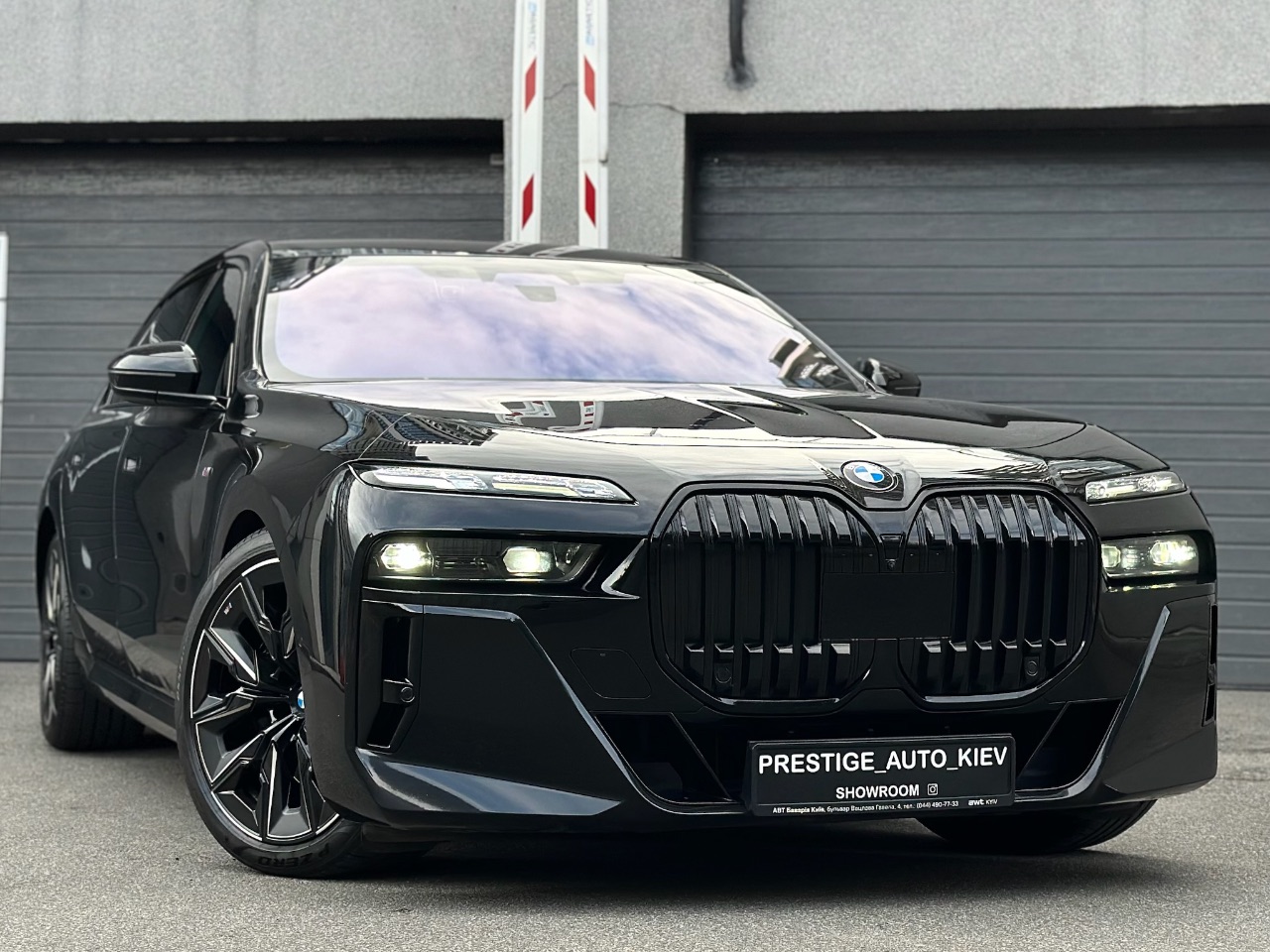 BMW 7 серії - фото 1