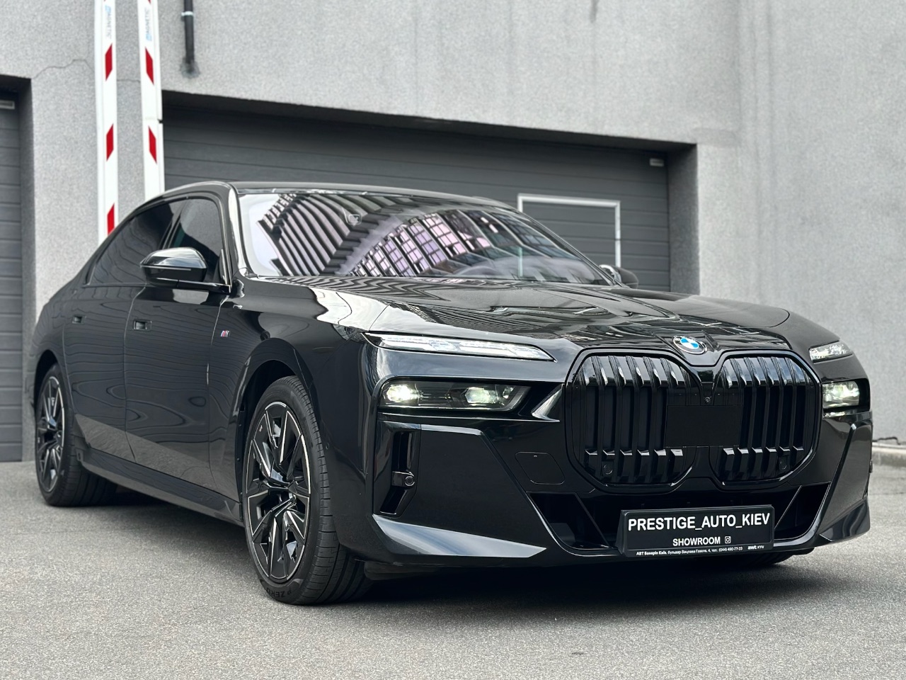 BMW 7 серії - фото 84