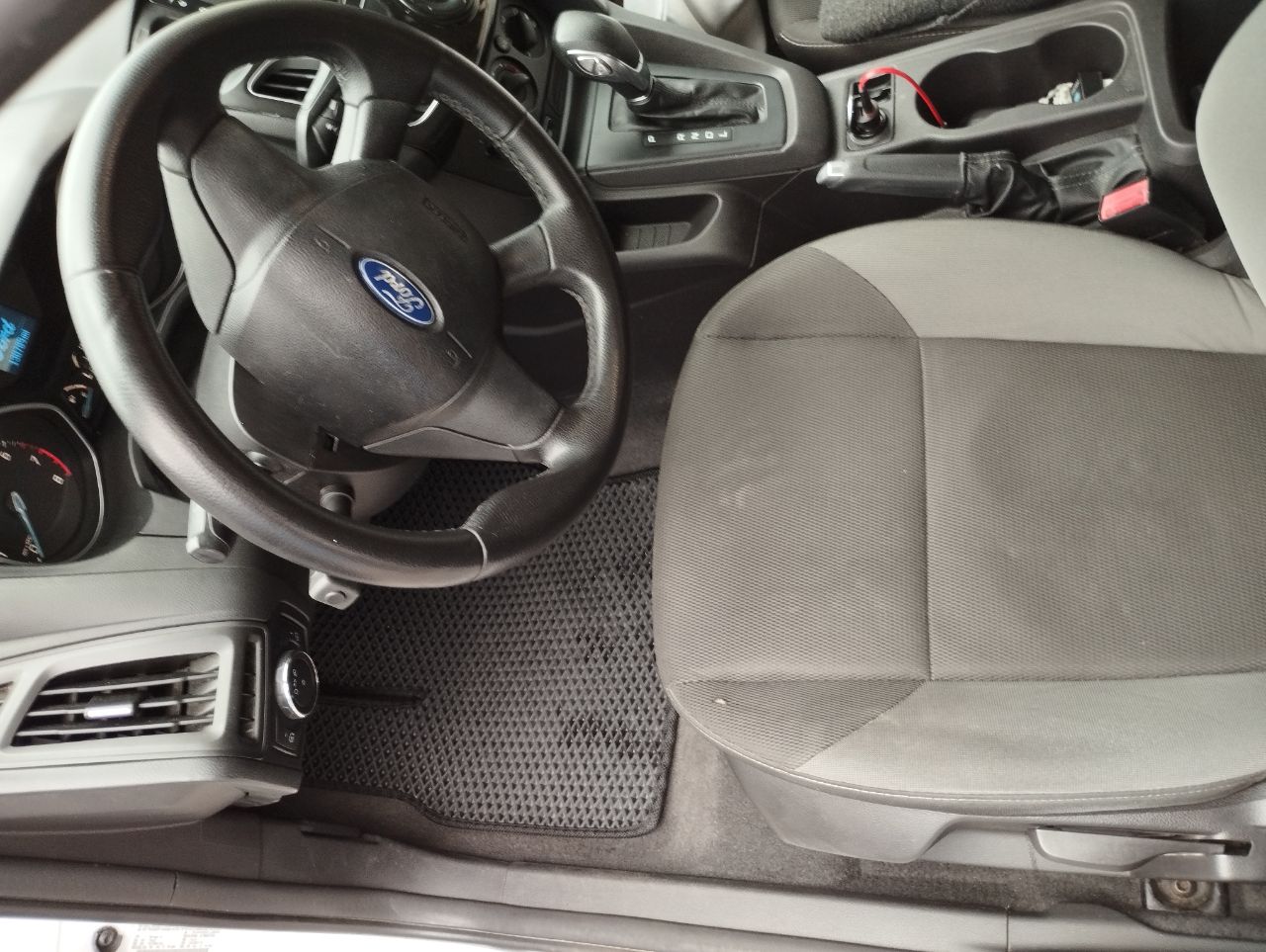 Ford Focus - фото 8