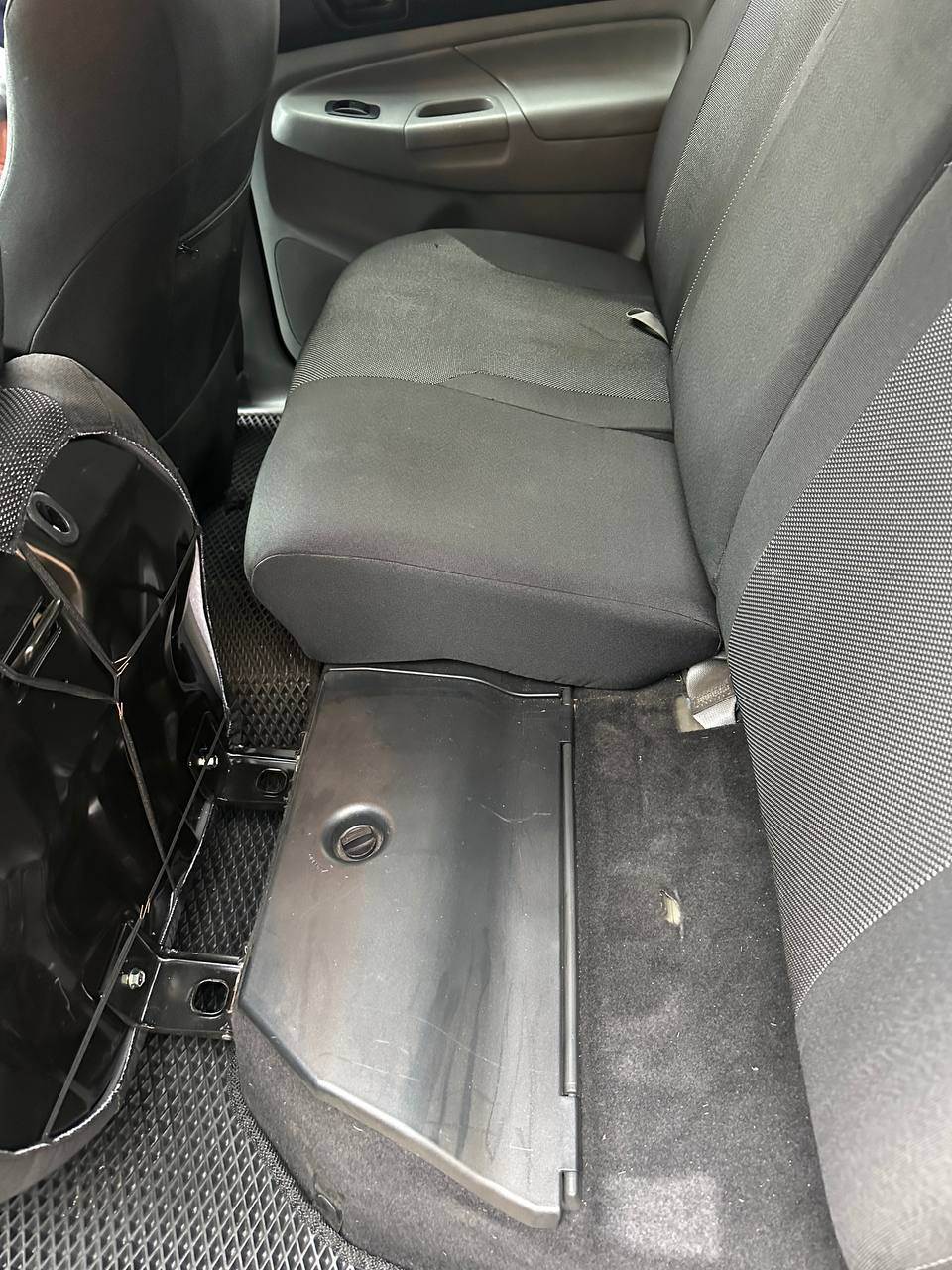 Toyota Tacoma - фото 24