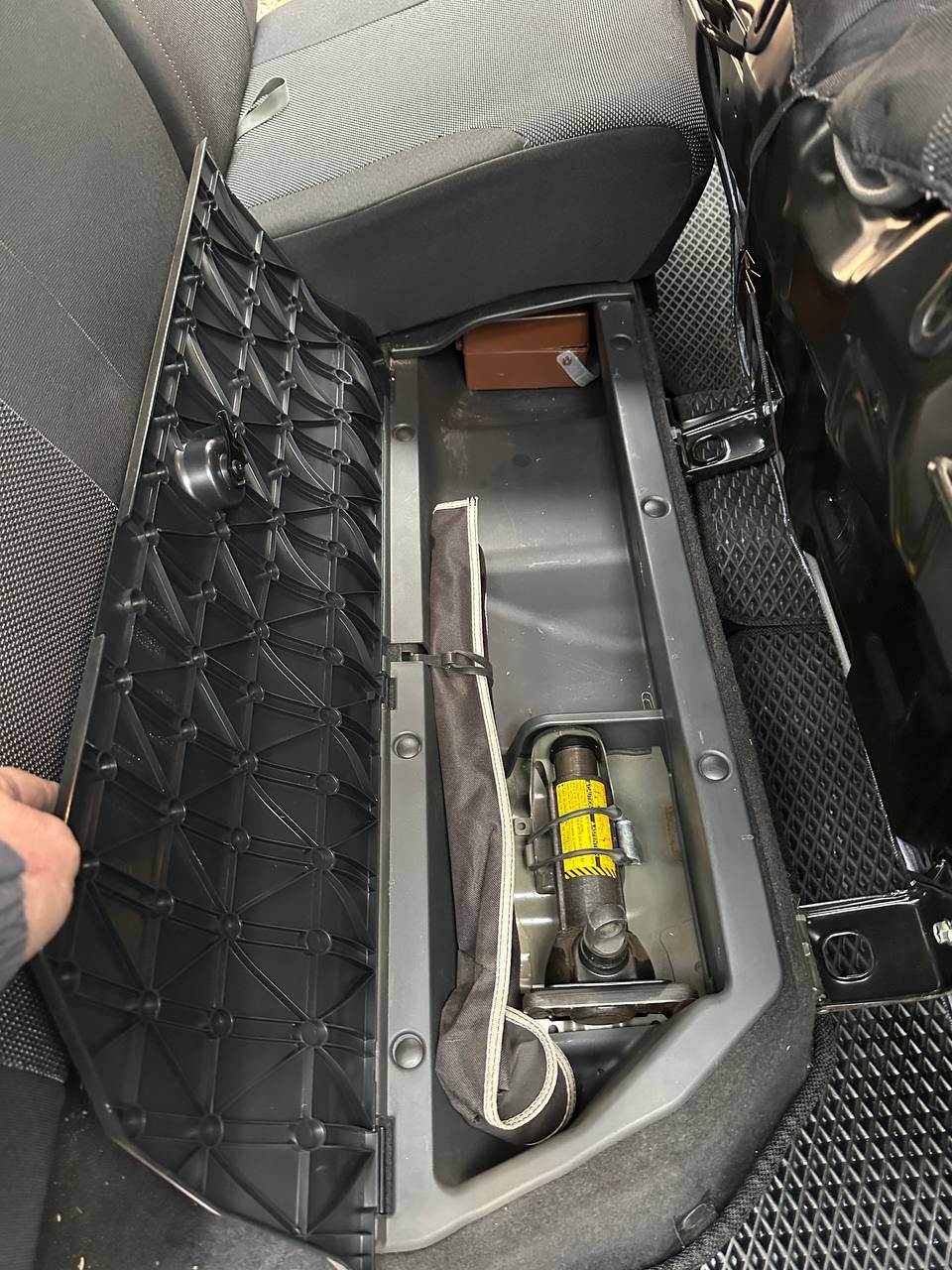 Toyota Tacoma - фото 26