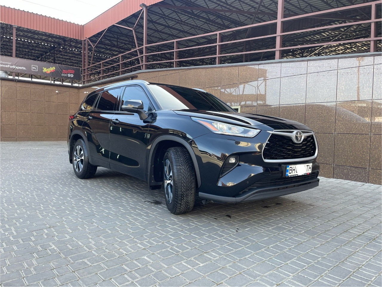 Toyota Highlander - фото 1