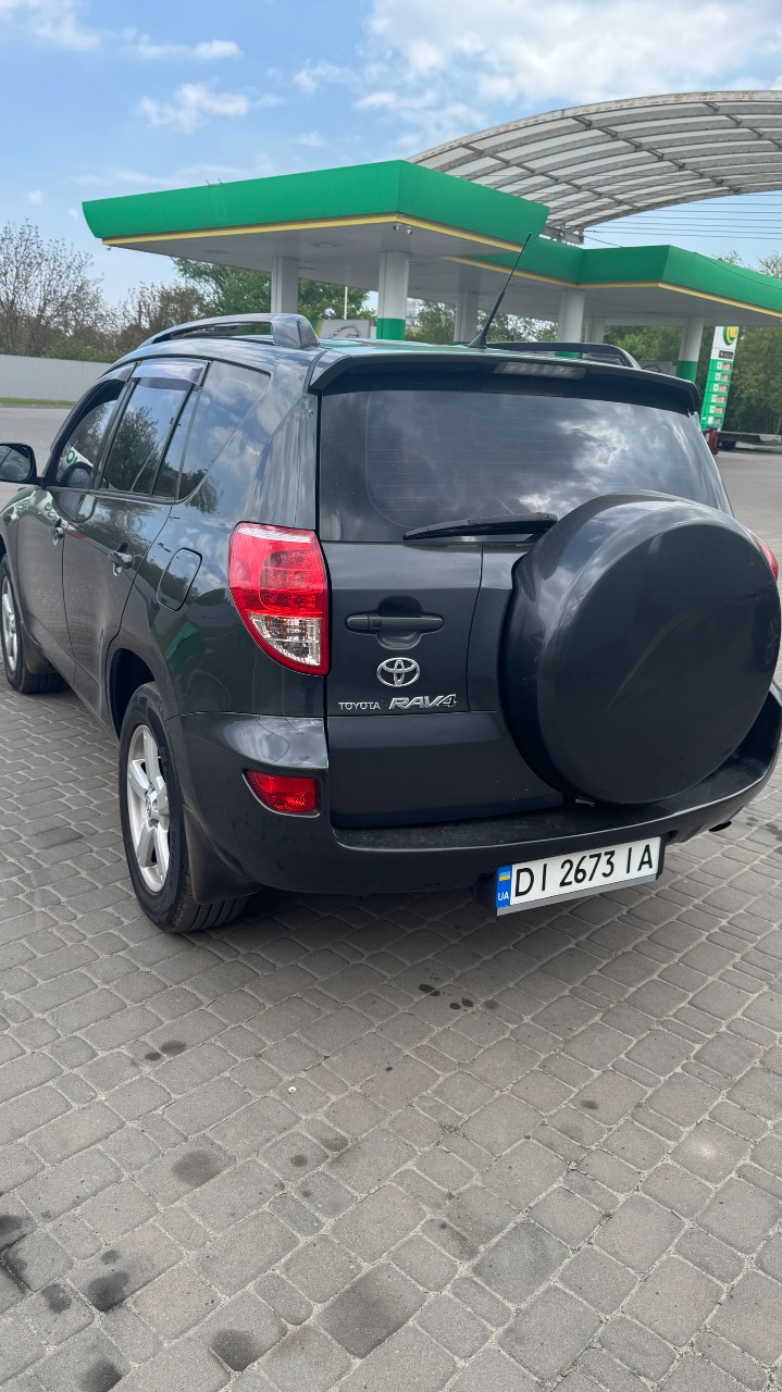 Toyota RAV4 - фото 3