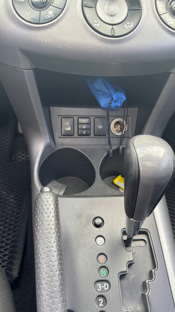 Toyota RAV4 - фото 2