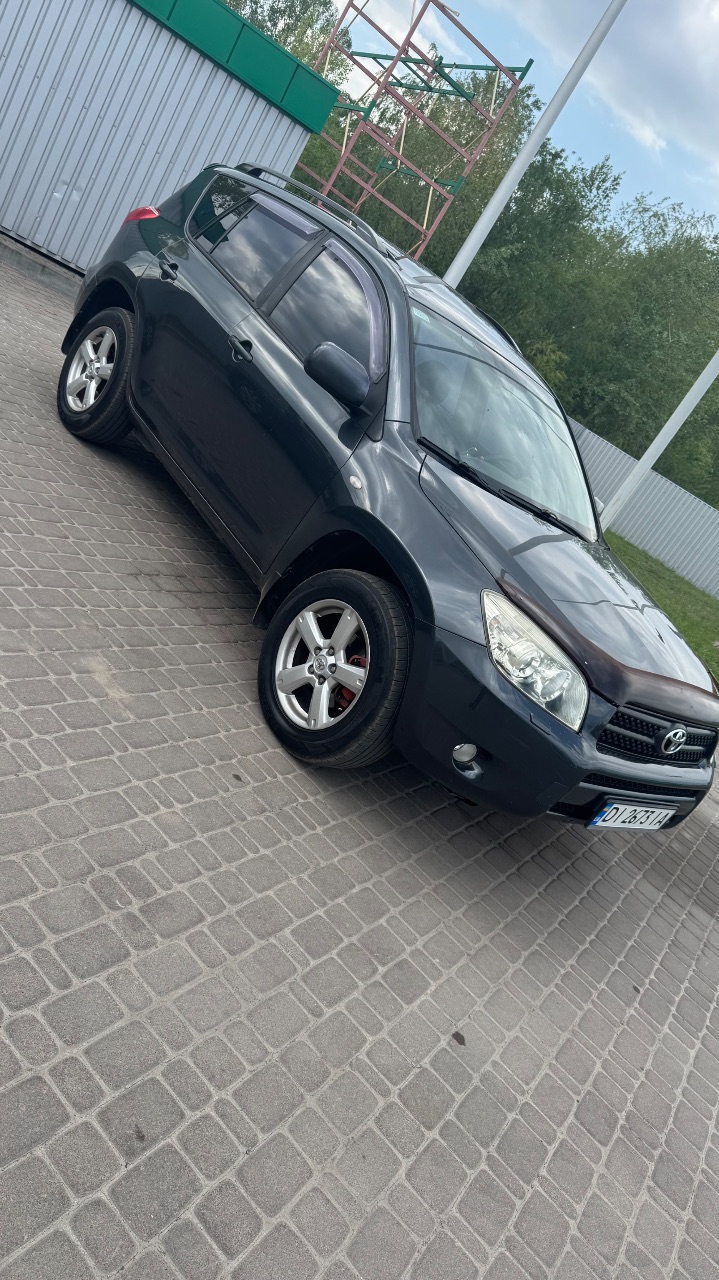 Toyota RAV4 - фото 9