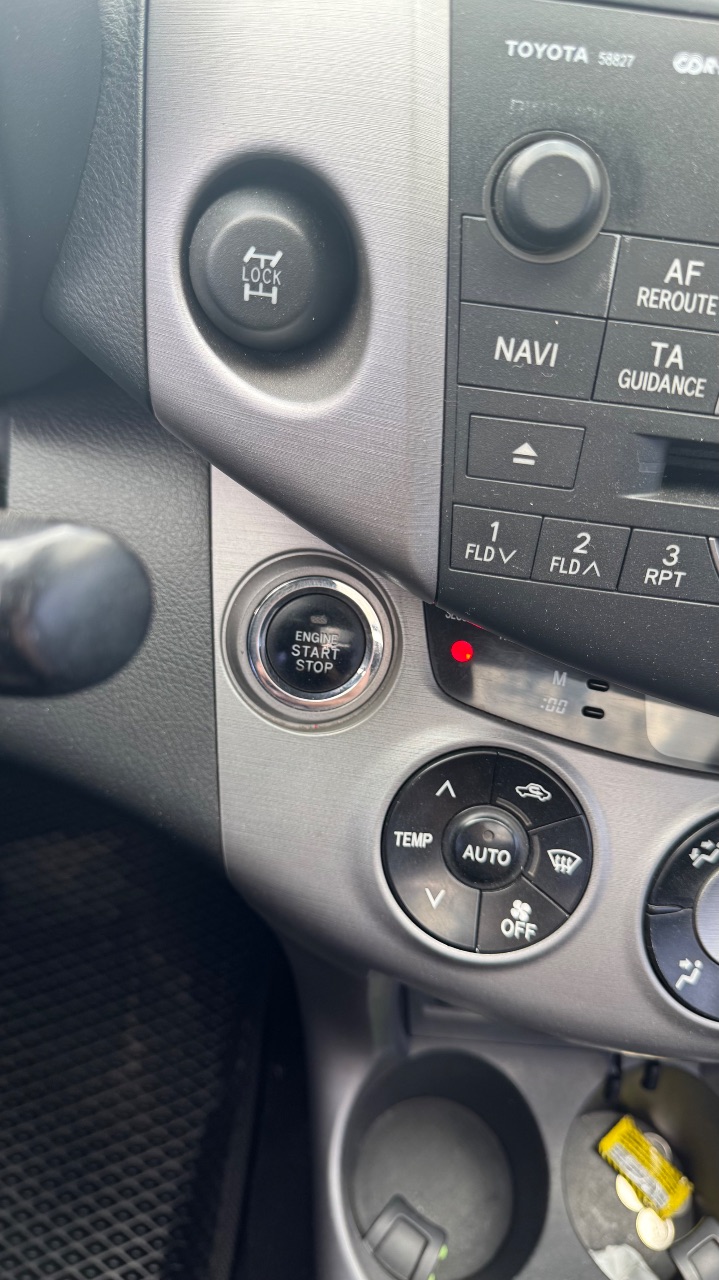 Toyota RAV4 - фото 13