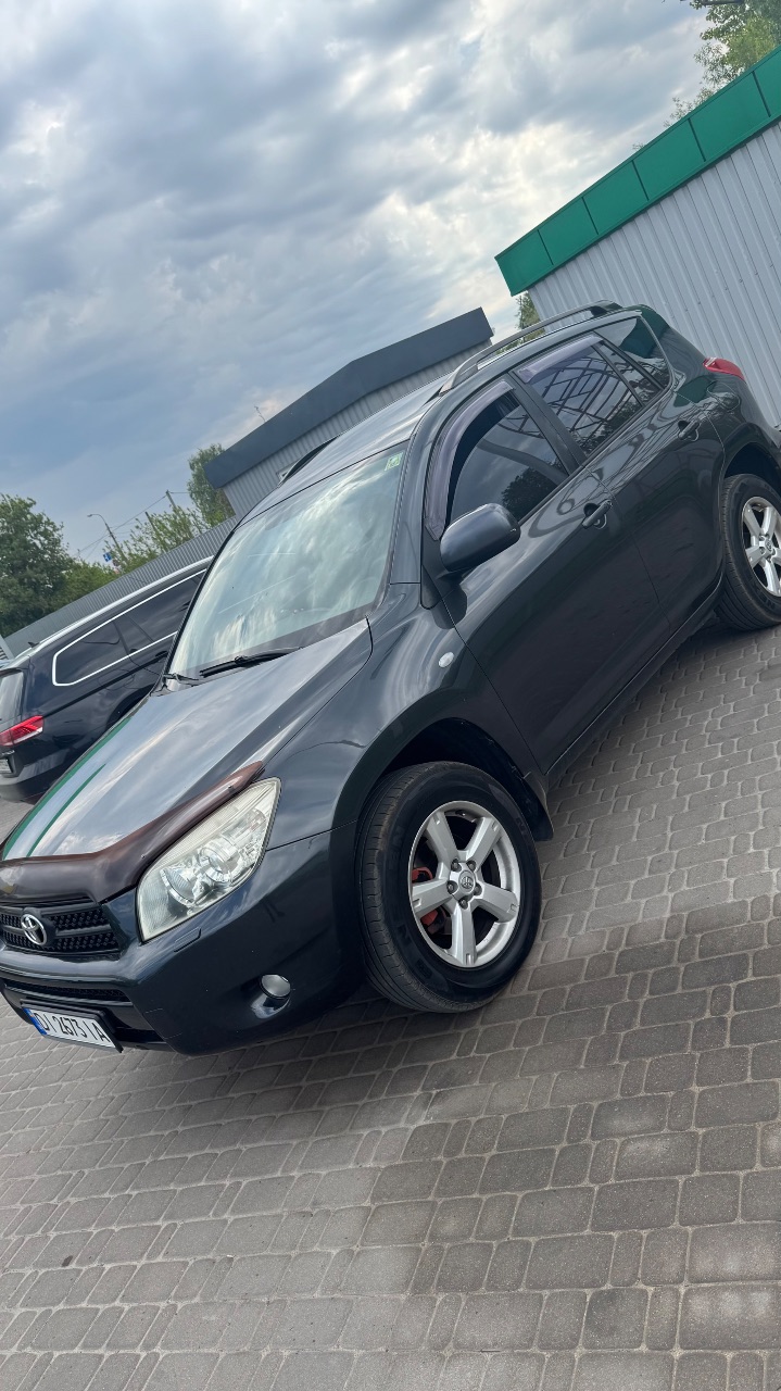 Toyota RAV4 - фото 10