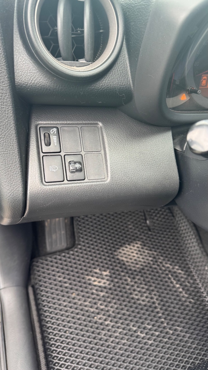 Toyota RAV4 - фото 4