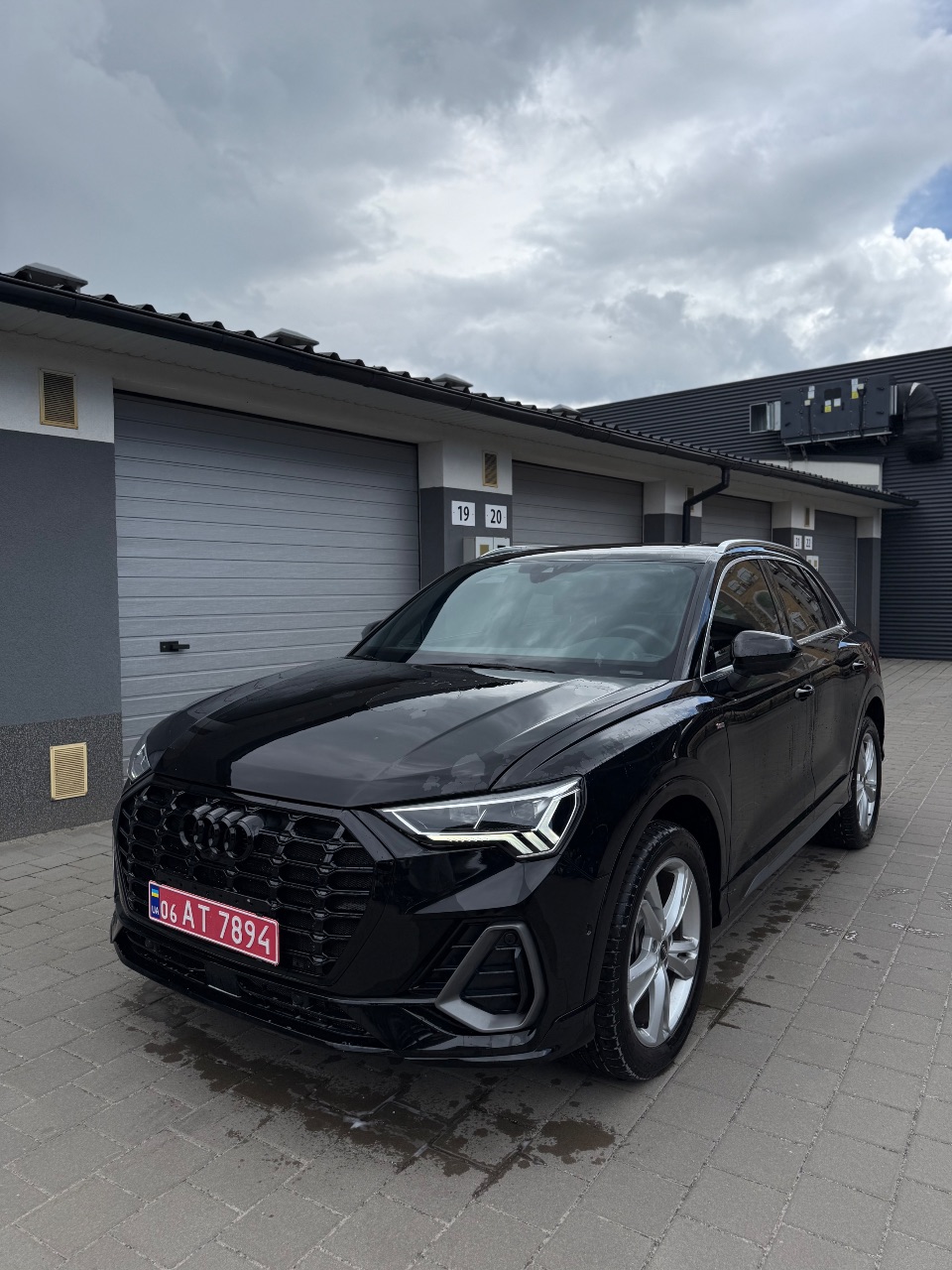 Audi Q3 - фото 1