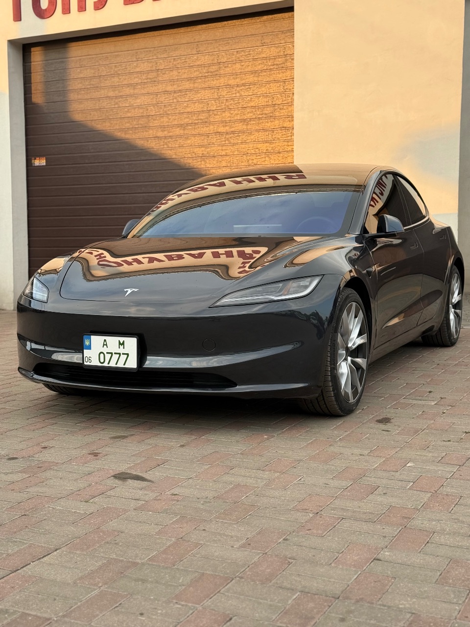 Tesla Model 3 - фото 1